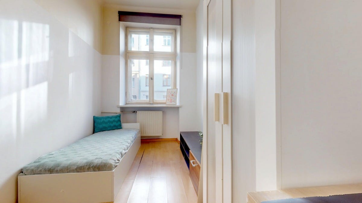 Kaliska, Warsaw preview