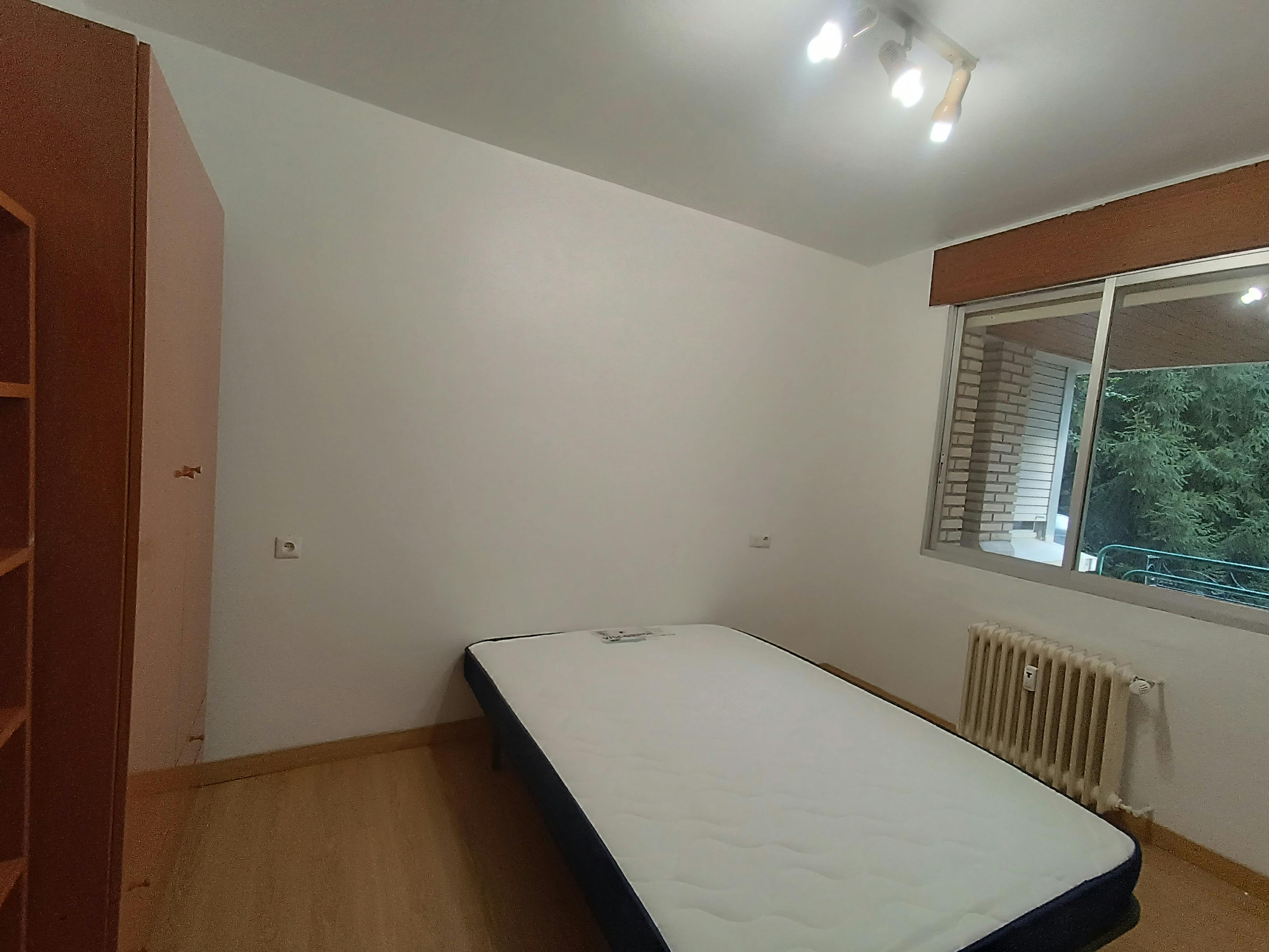 Habitación privada en alquiler por 450 € al mes en Pamplona, Calle Fuente del Hierro