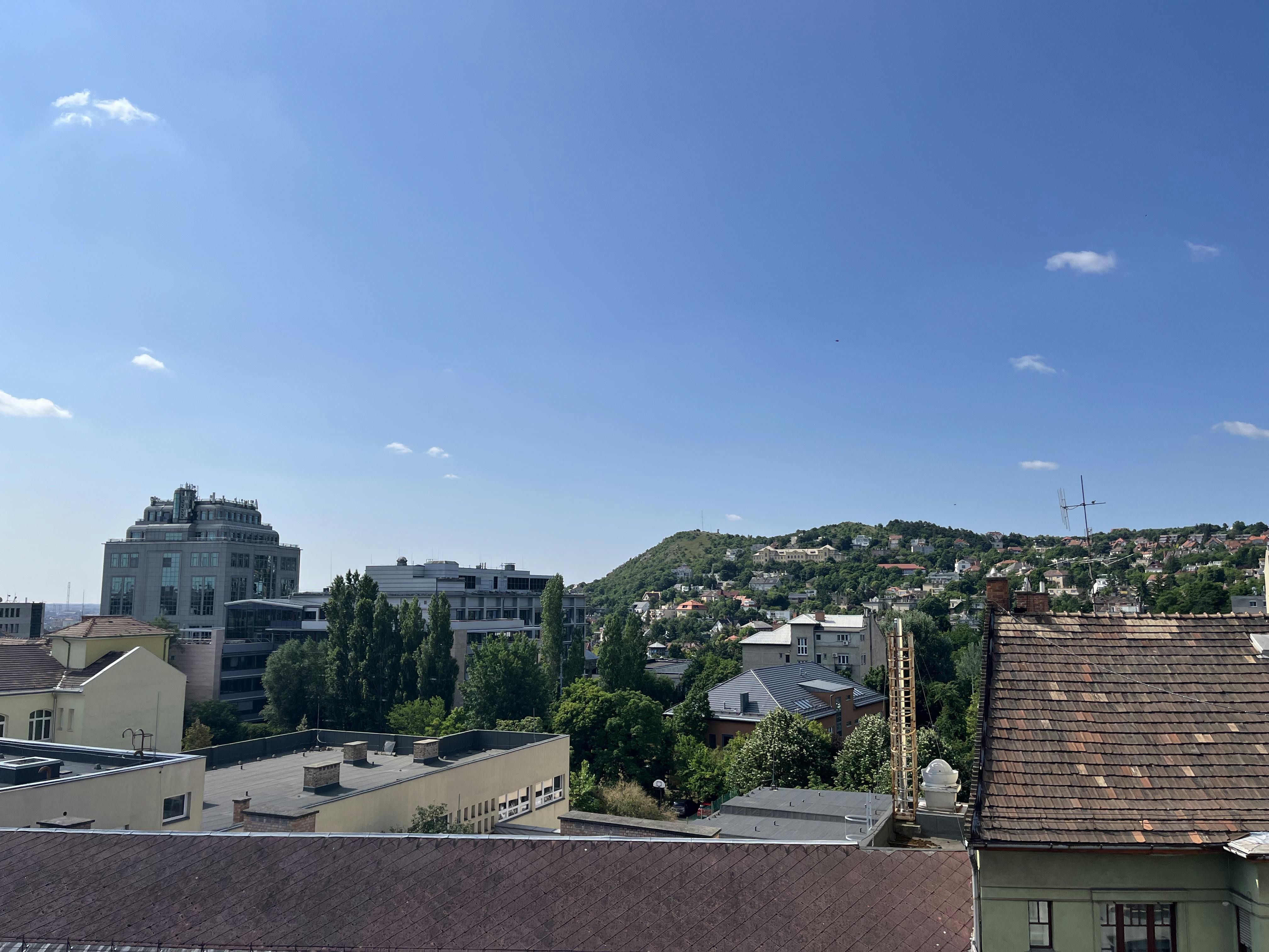 公寓 正在以 €1,000 的月租出租，其位于 Budapest, Kiss János altábornagy utca