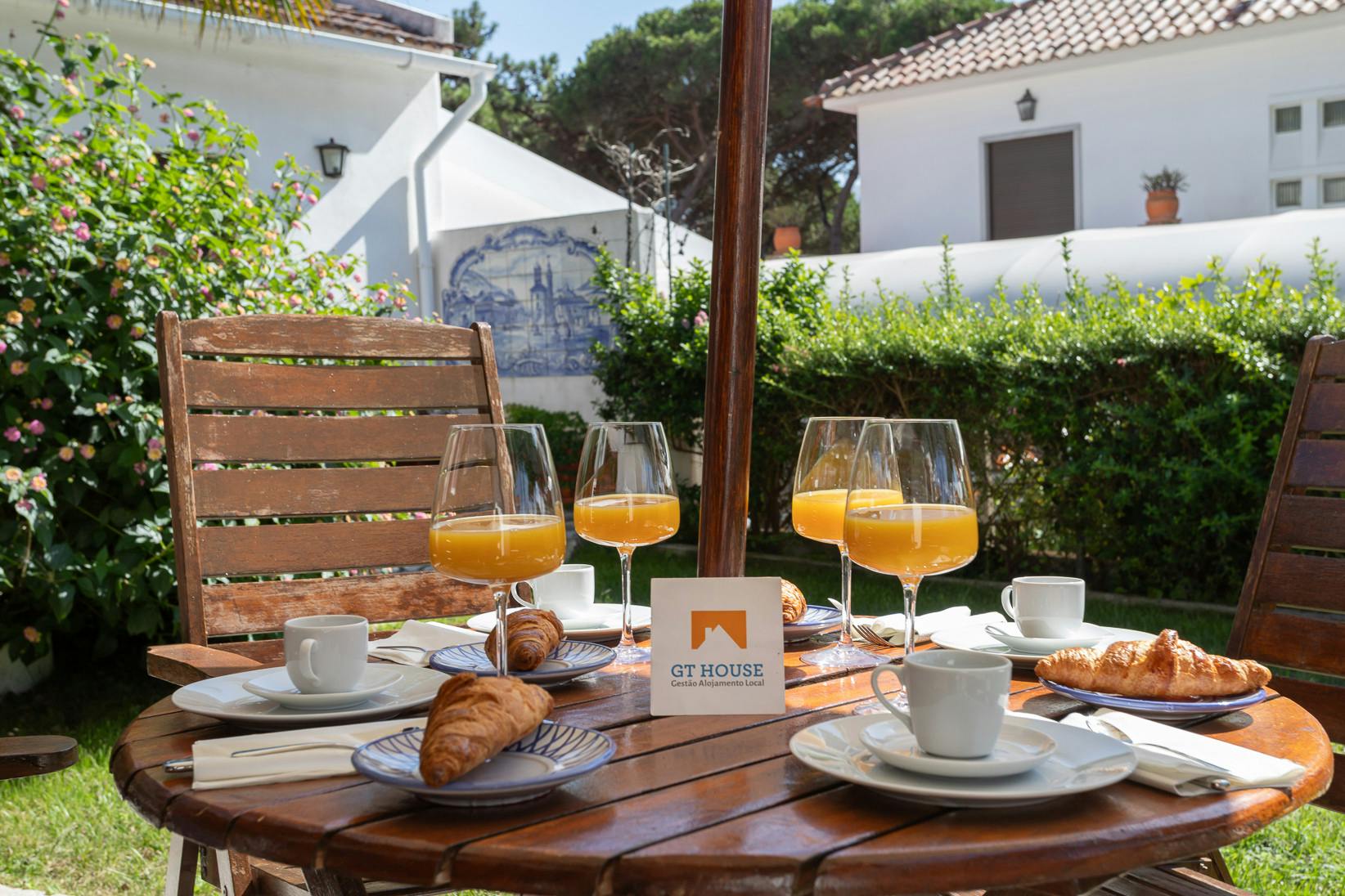 房源 正在以 €9,999 的月租出租，其位于 Colares, Rua de Albaplena