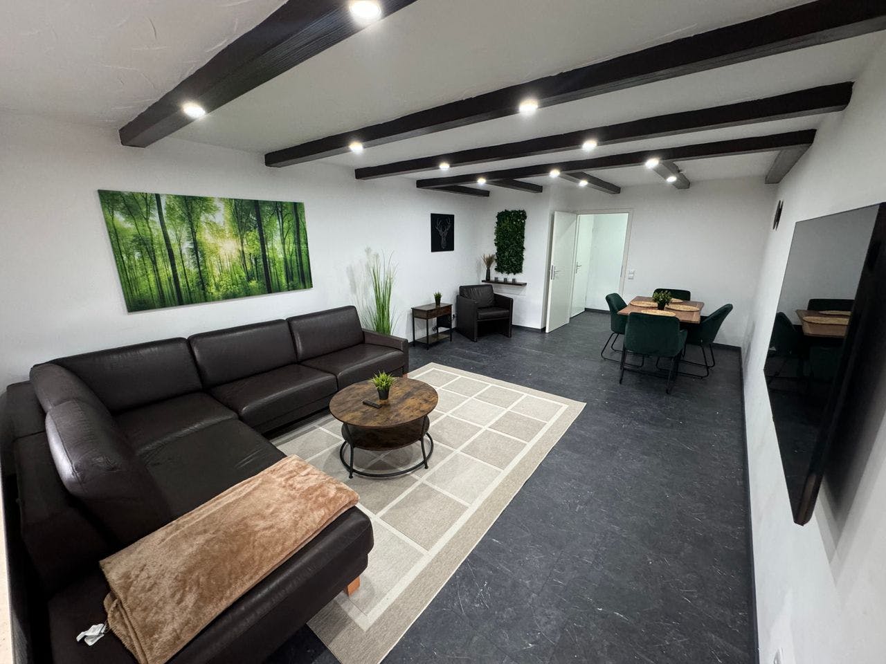 Apartment for rent for €1,940 per month in Heilbronn, Trollingerstraße