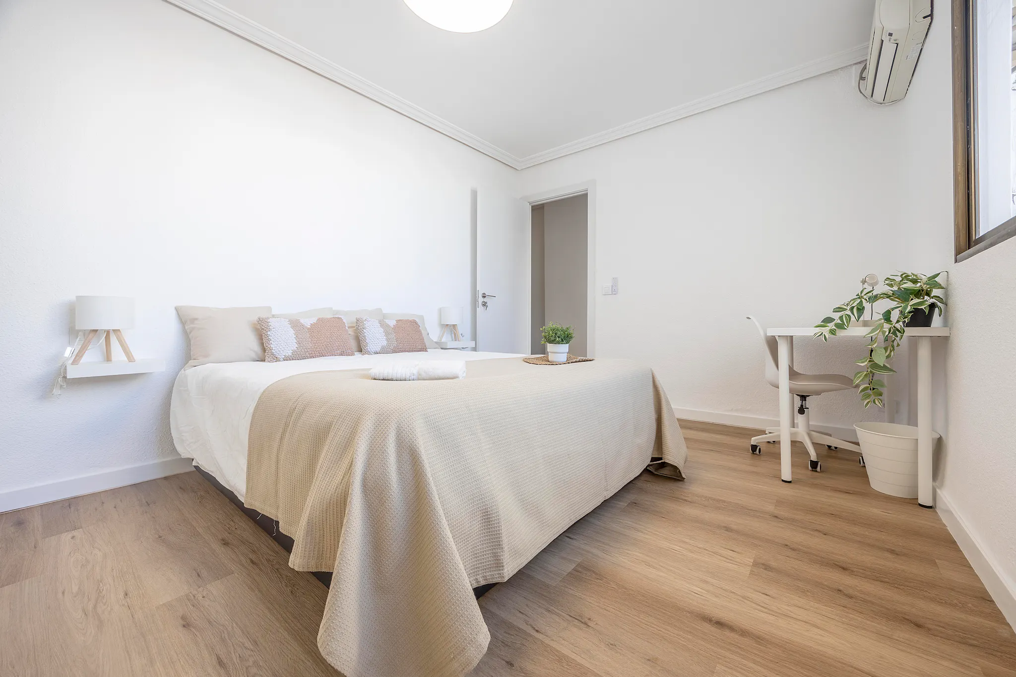 Carrer de Dolores Alcaide, Valencia preview