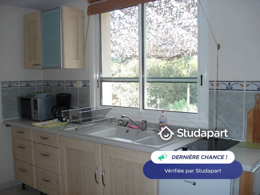 Apartament de închiriat pentru 700 EUR pe lună în Nîmes, Impasse des Passerouns