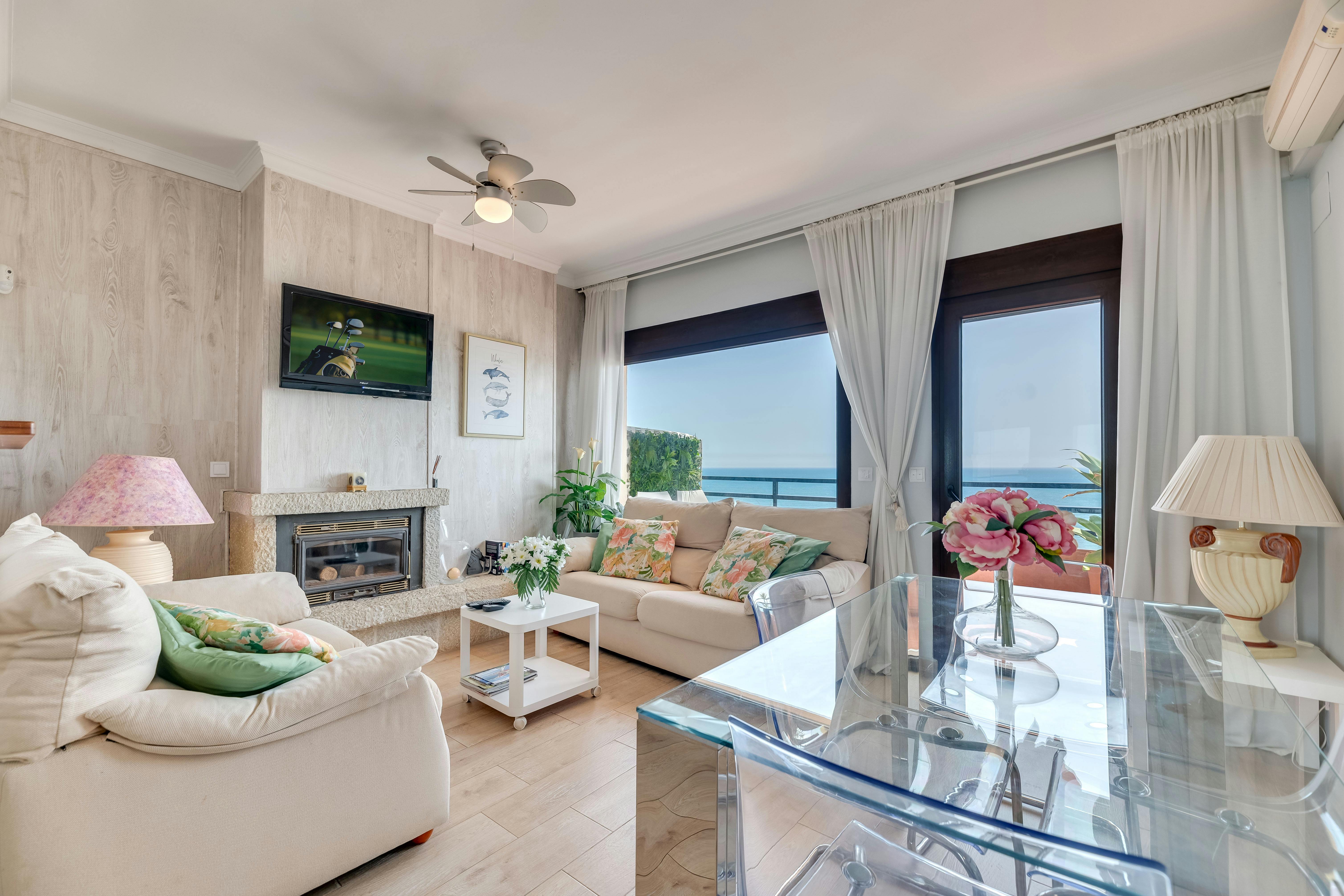 House for rent for €1,800 per month in Torremolinos, Paseo de Maritimo Torremolinos