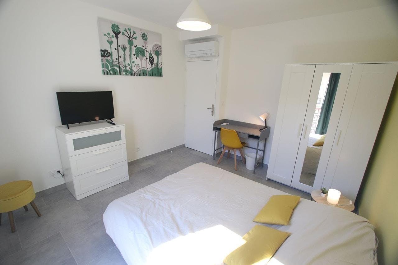 Private room for rent on Avenue de Valbourdin, Toulon