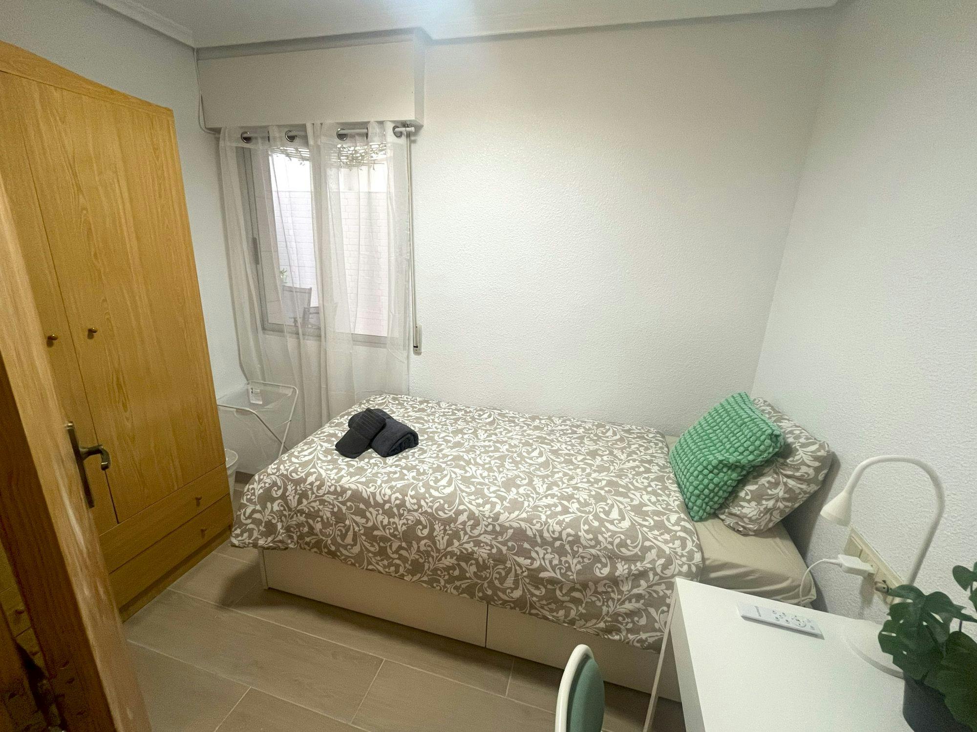 Chambre privée à louer pour 280 €/mois à Elche, Carrer Miguel de Unamuno