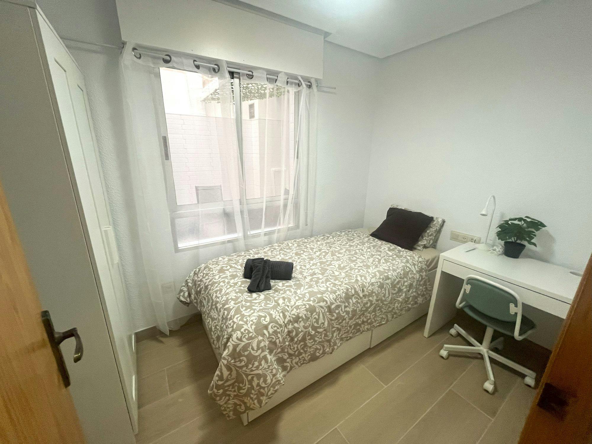 Chambre privée à louer pour 280 €/mois à Elche, Carrer Miguel de Unamuno