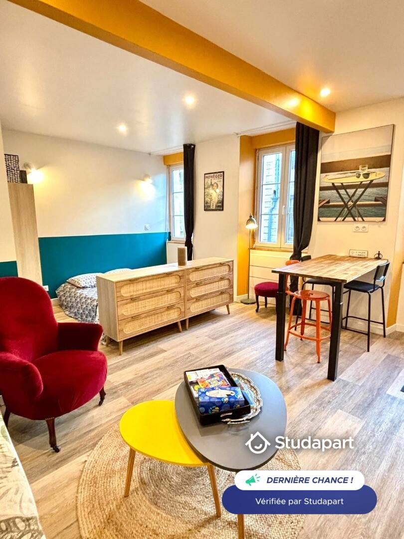 Apartment for rent for €890 per month in Bordeaux, Rue Camille Sauvageau