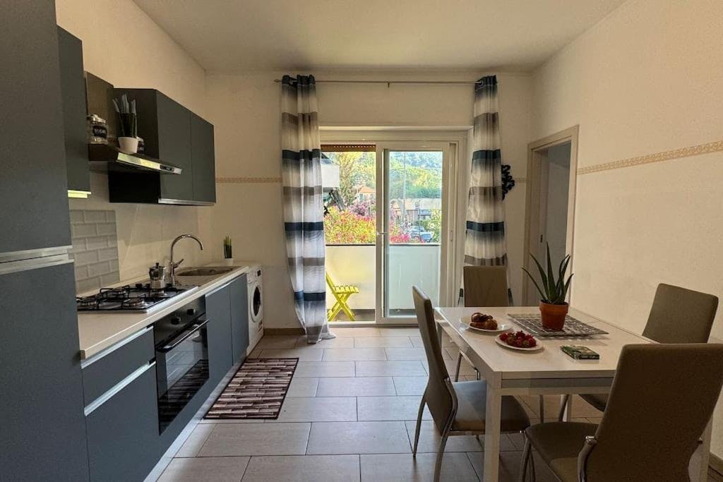 Mieszkanie do wynajęcia za 800 € miesięcznie w mieście Rapallo, Via Francesco Baracca