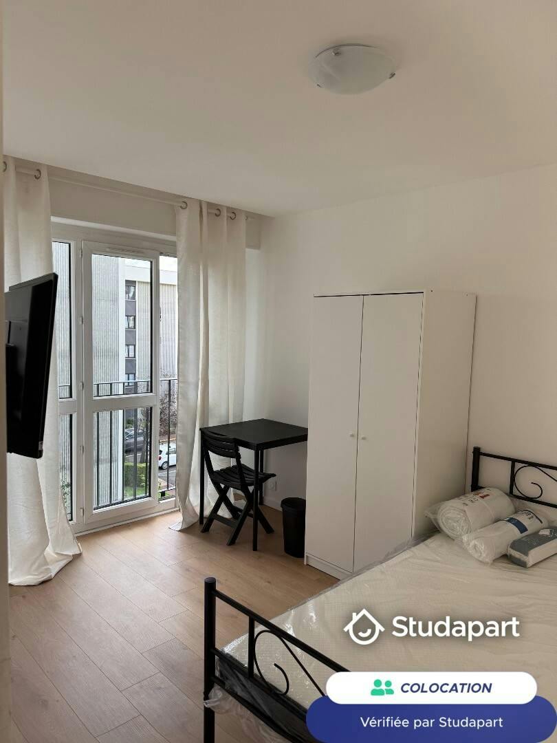 Private room for rent for €490 per month in Les Mureaux, Parc Talbot