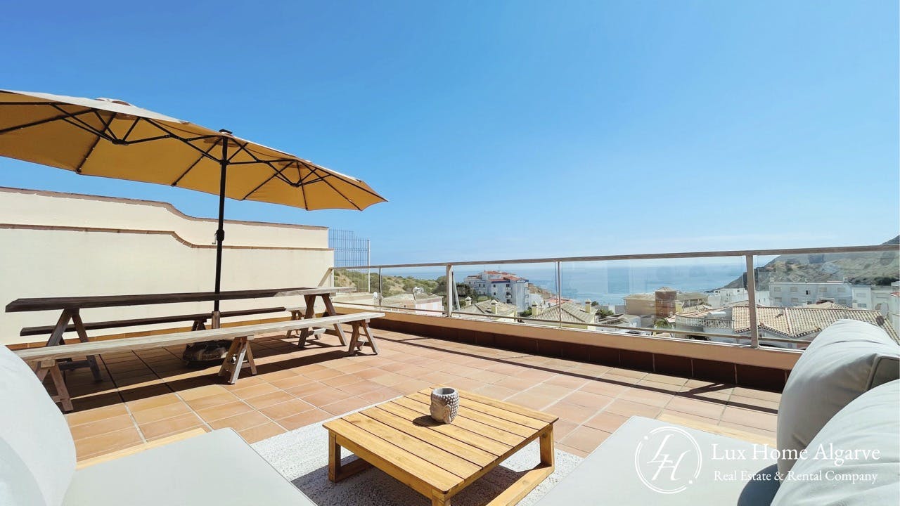 Appartamento in affitto a 2499 € al mese a Luz, Rua do Brandal