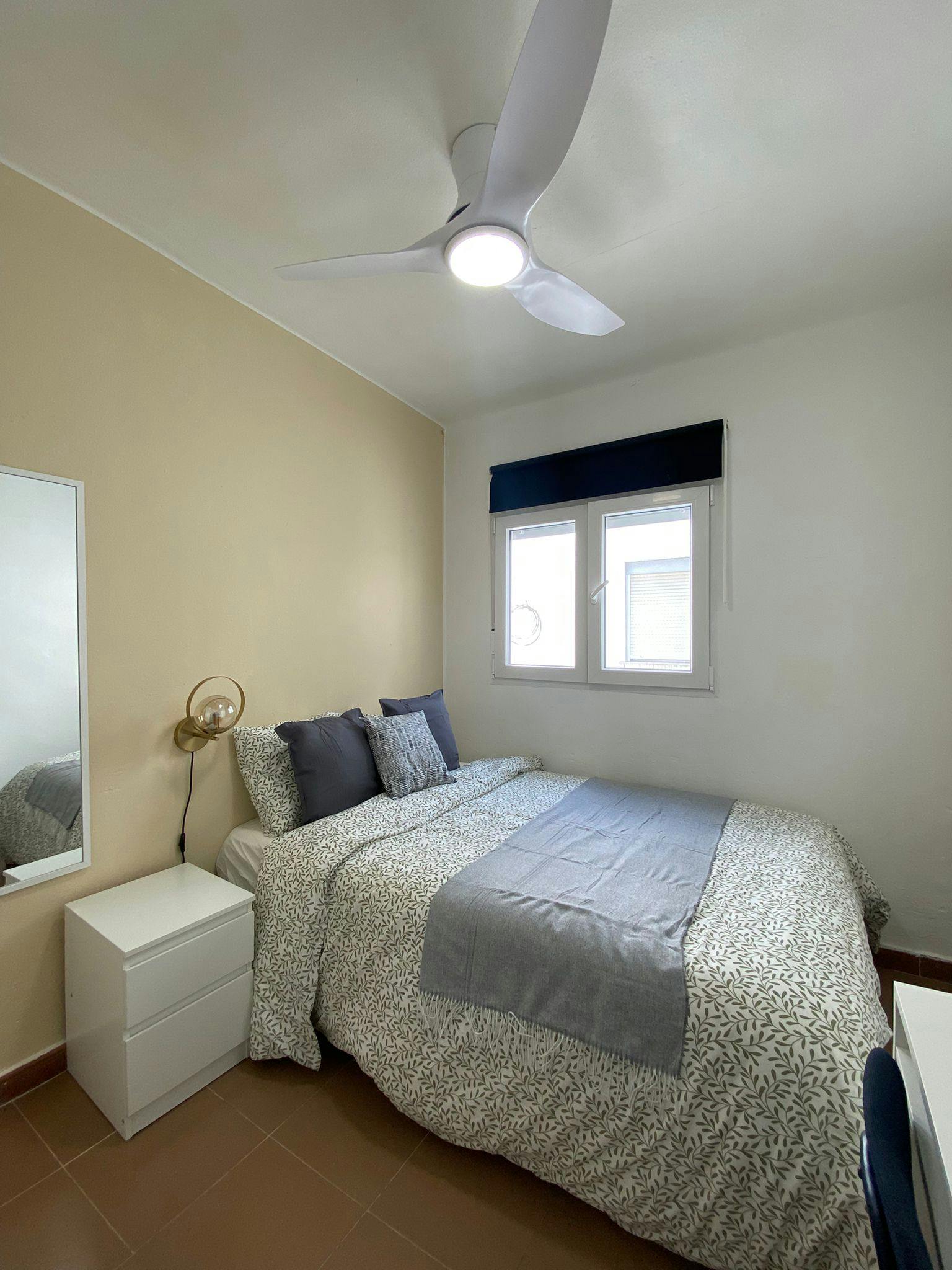 Single room Xirivella, 1 bed, 5m² — photo 1