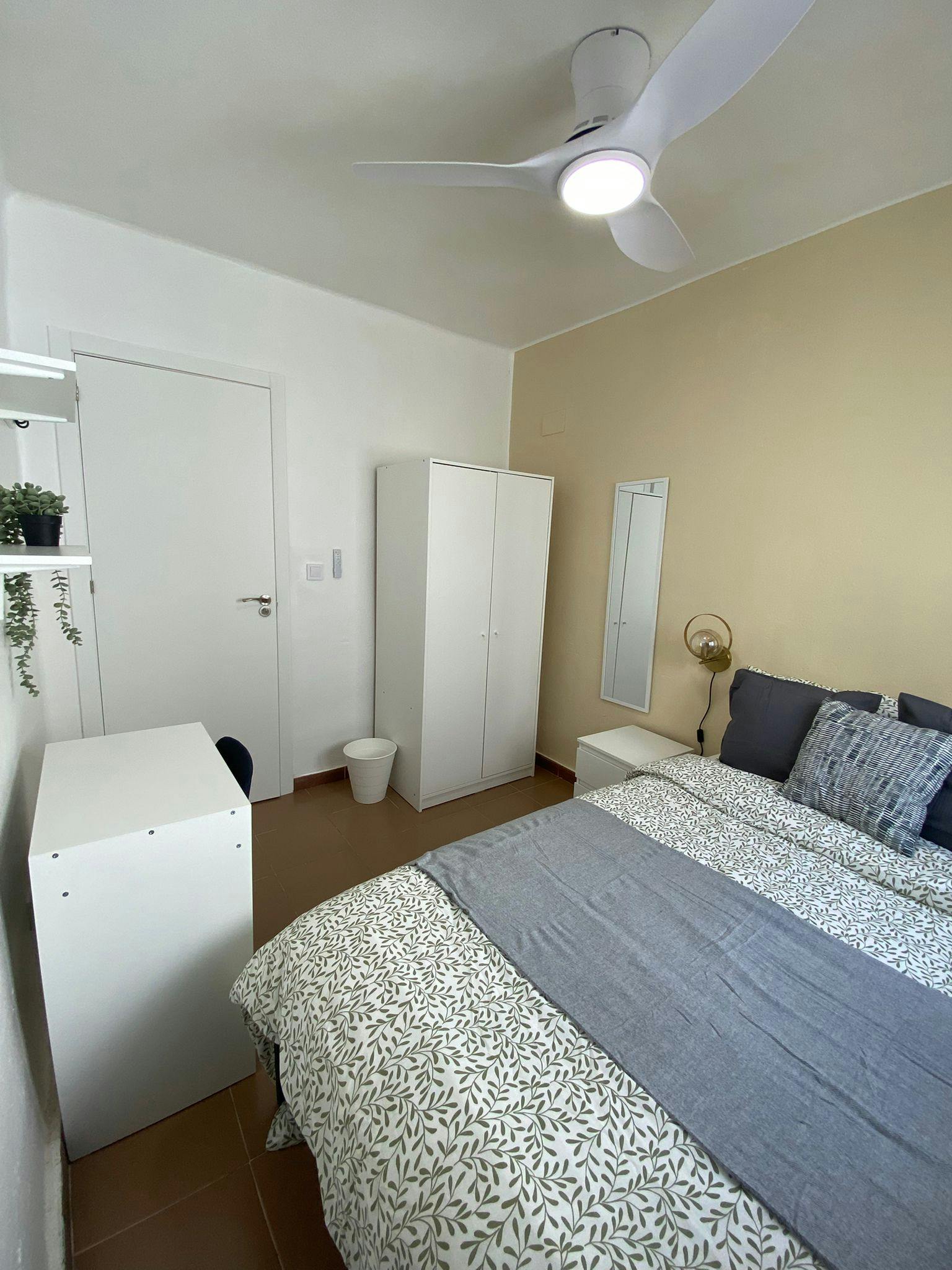 Single room Xirivella, 1 bed, 5m² — photo 8