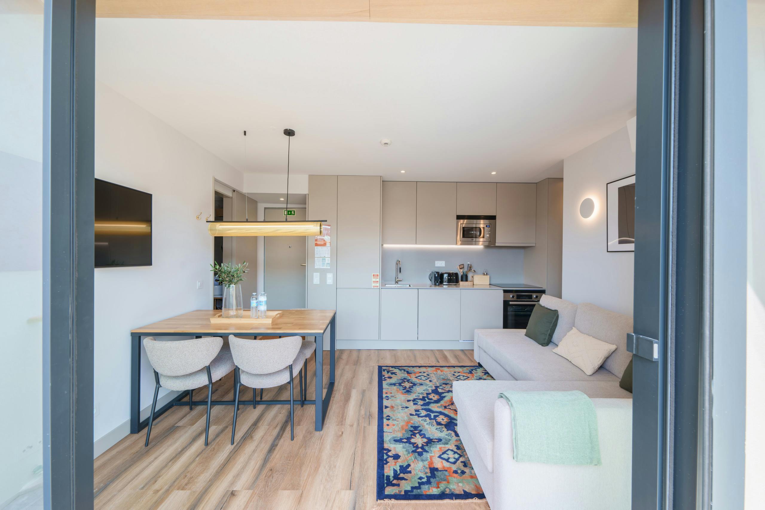 Apartment for rent for €9,999 per month in Porto, Rua da Firmeza