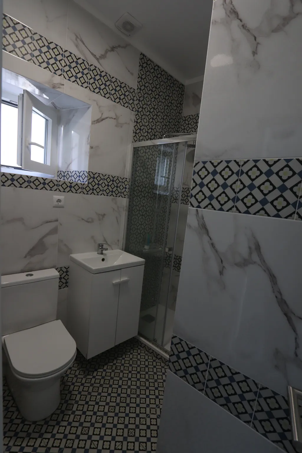 1-Bedroom Apartment in Beco Surradores, Lisbon ROOM 2