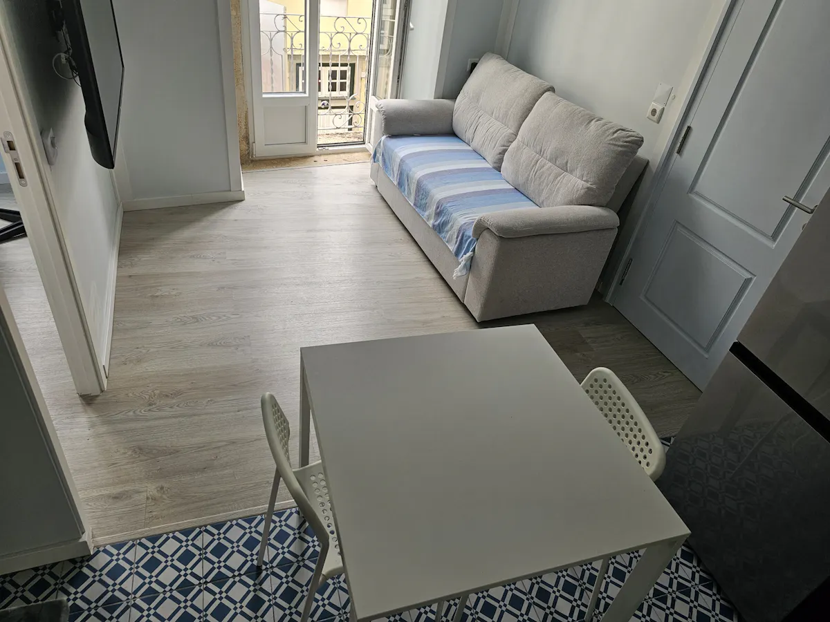 1-Bedroom Apartment in Beco Surradores, Lisbon