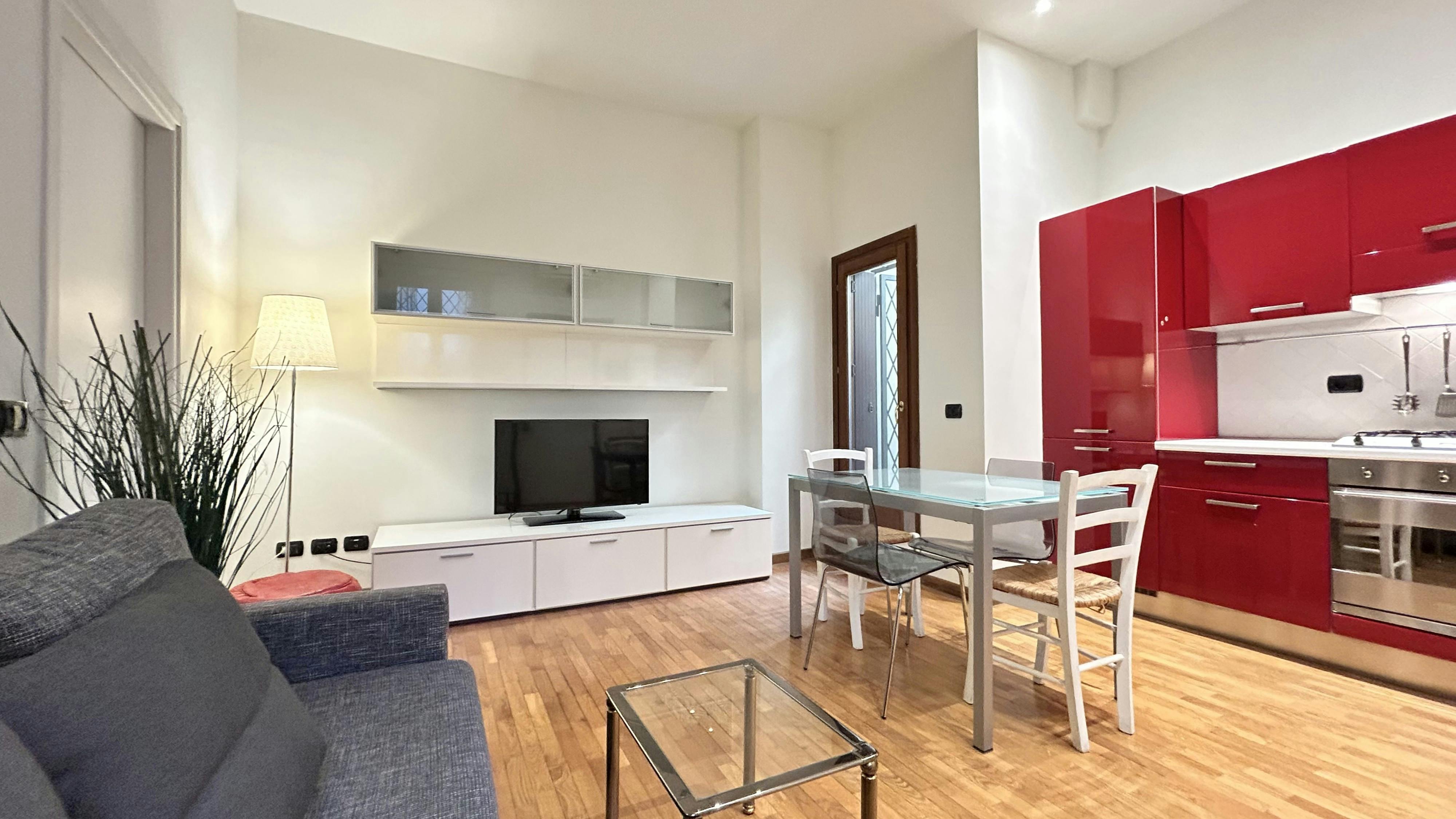 Apartment for rent for €1,800 per month in Milan, Via Luigi Prinetti
