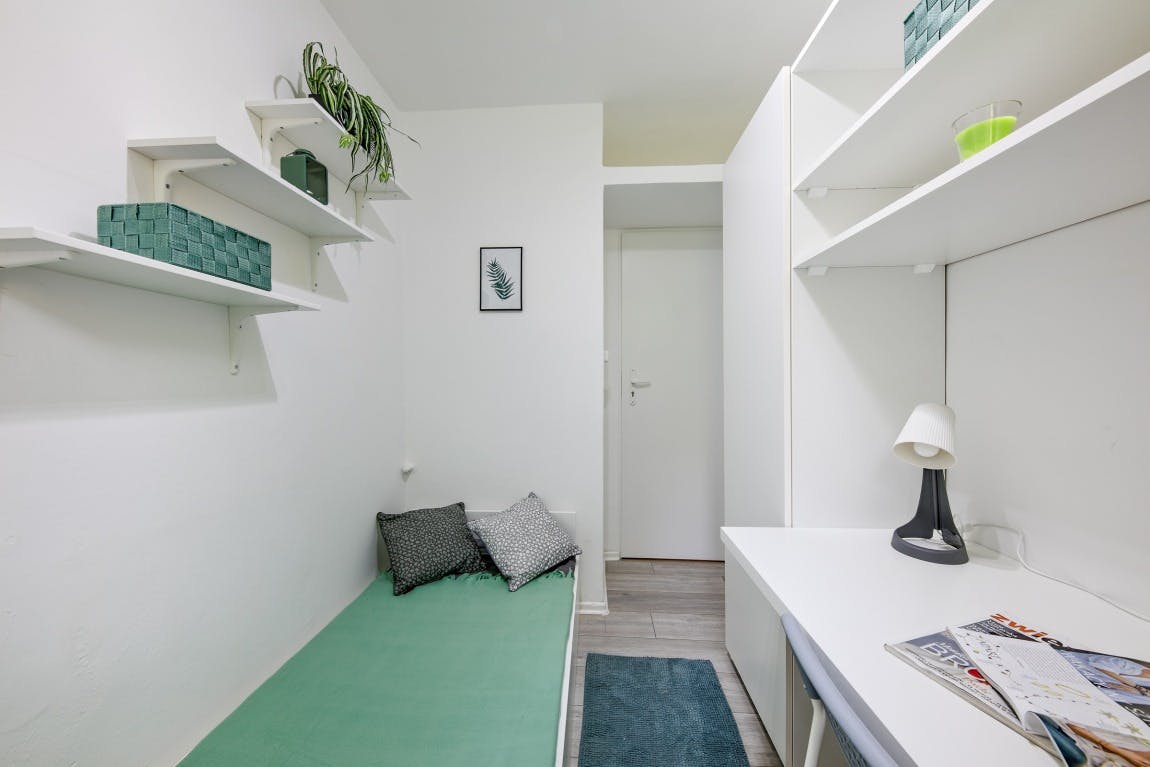 Miła, Warsaw preview