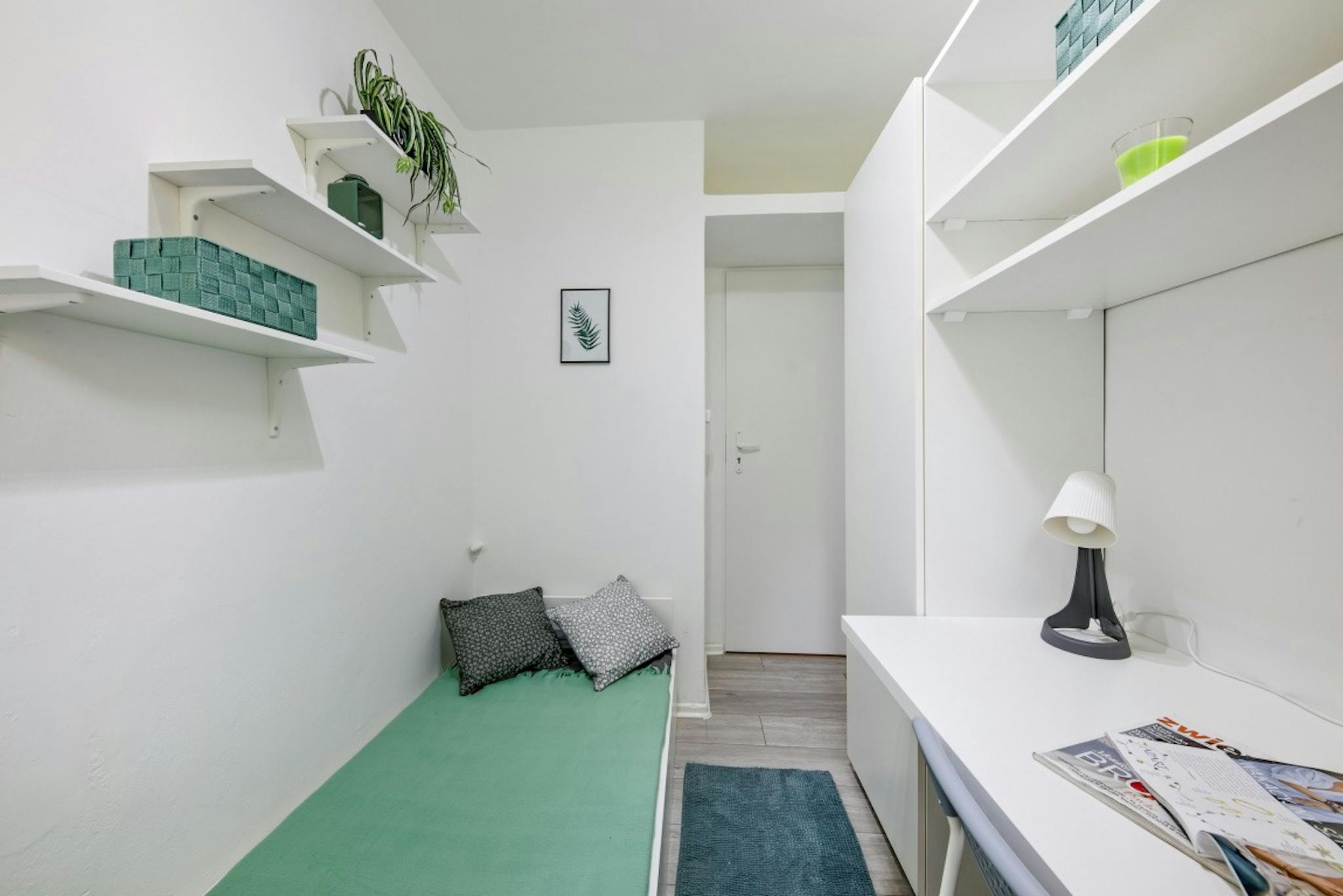 Miła, Warsaw preview