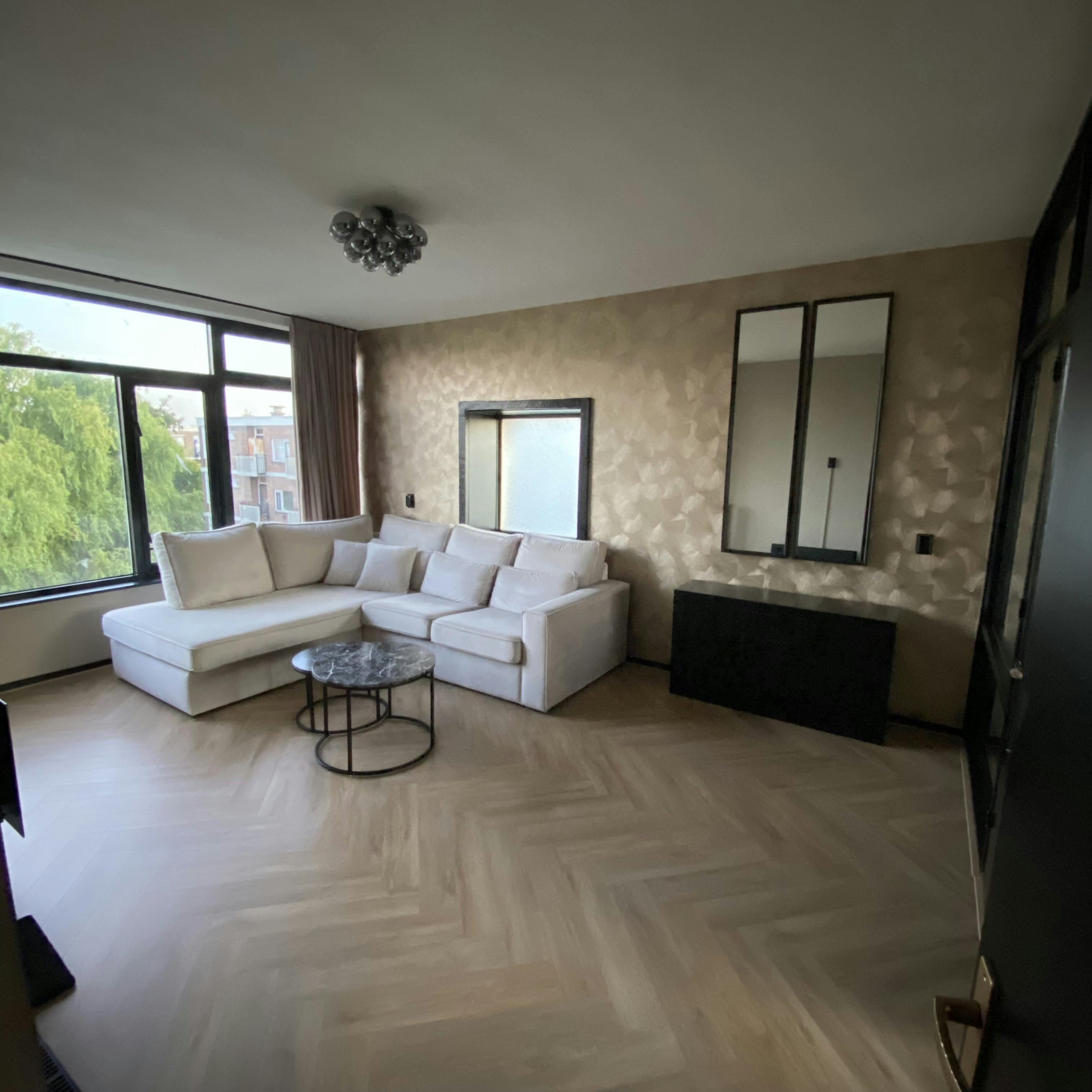 公寓 正在以 €1,400 的月租出租，其位于 Schiedam, Donker Curtiusstraat