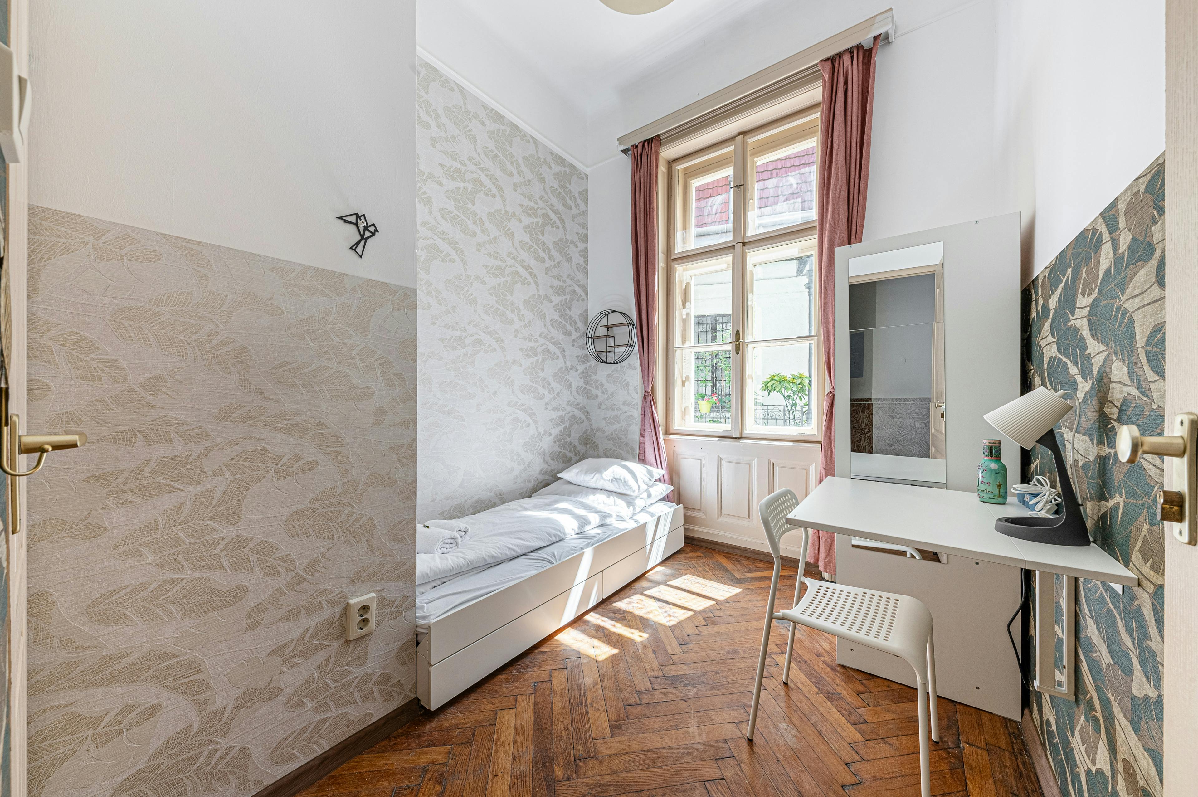 Private room for rent for HUF 174,809 per month in Budapest, Dohány utca