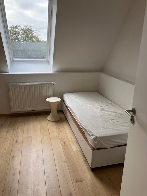 Private room for rent for €650 per month in Sint-Pieters-Leeuw, Vlezenbeeklaan