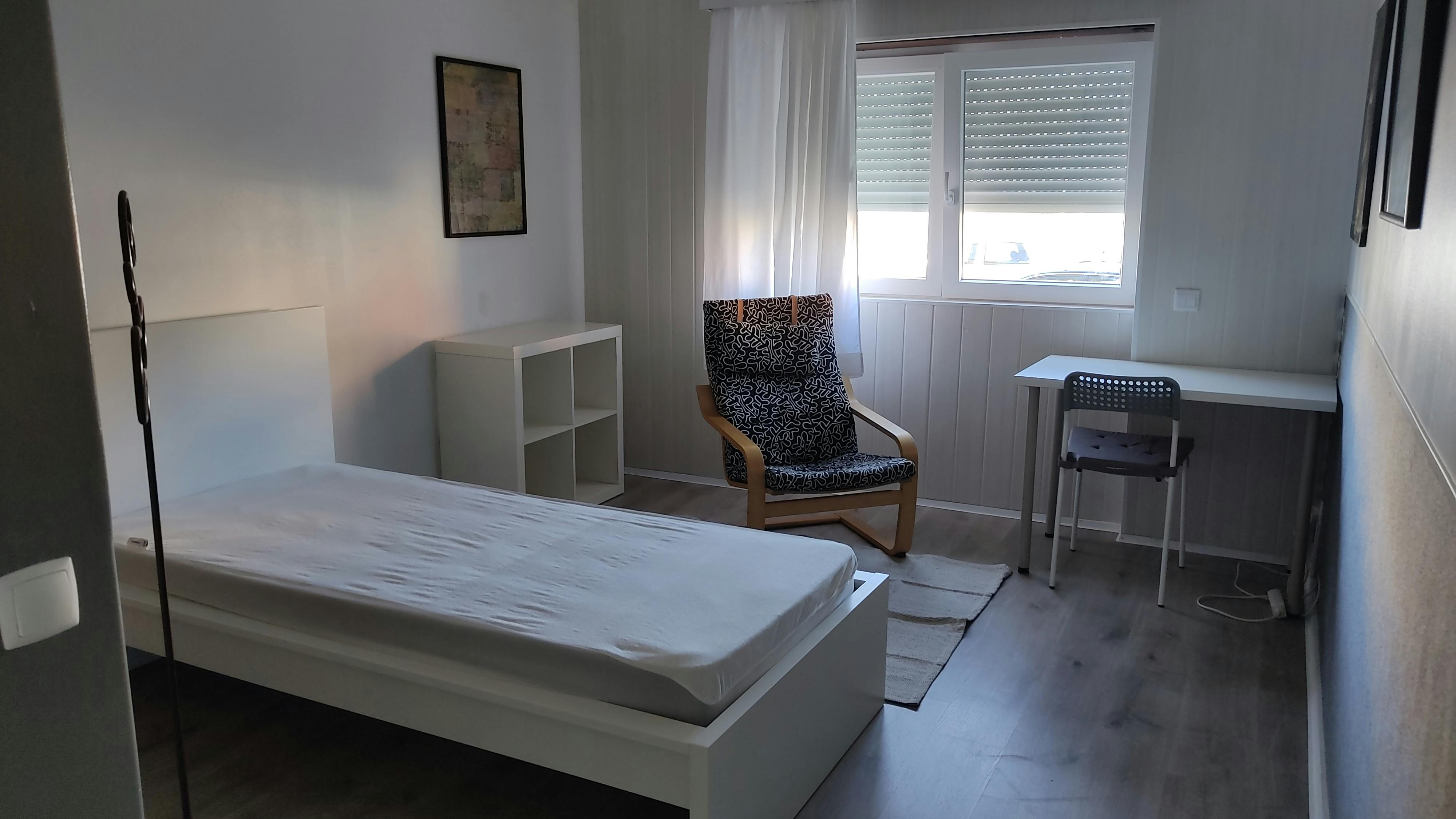 Single room Caldas Da Rainha, 1 bed, 13m² — photo 3