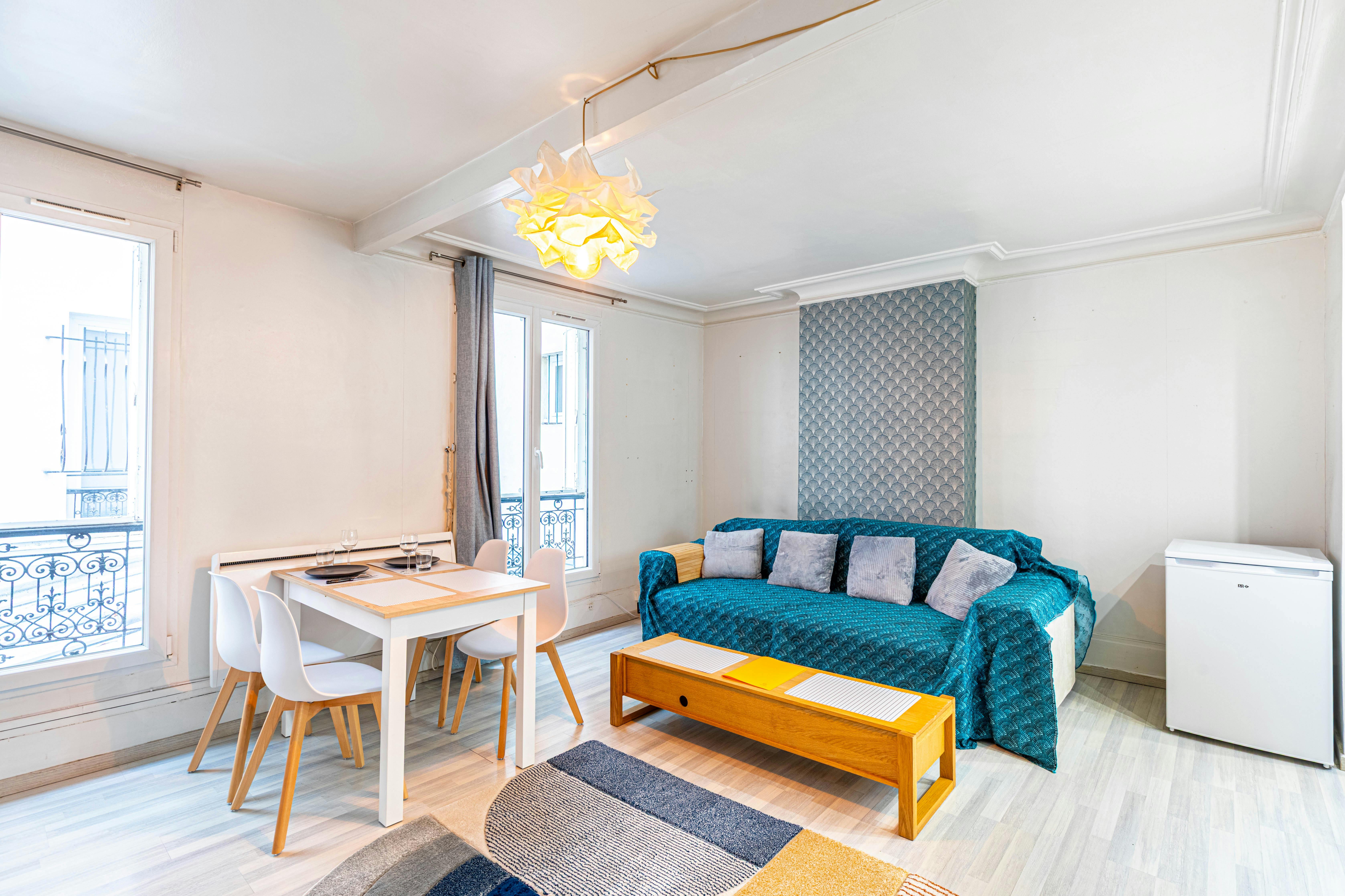 Apartment for rent for €2,166 per month in Paris, Boulevard Voltaire