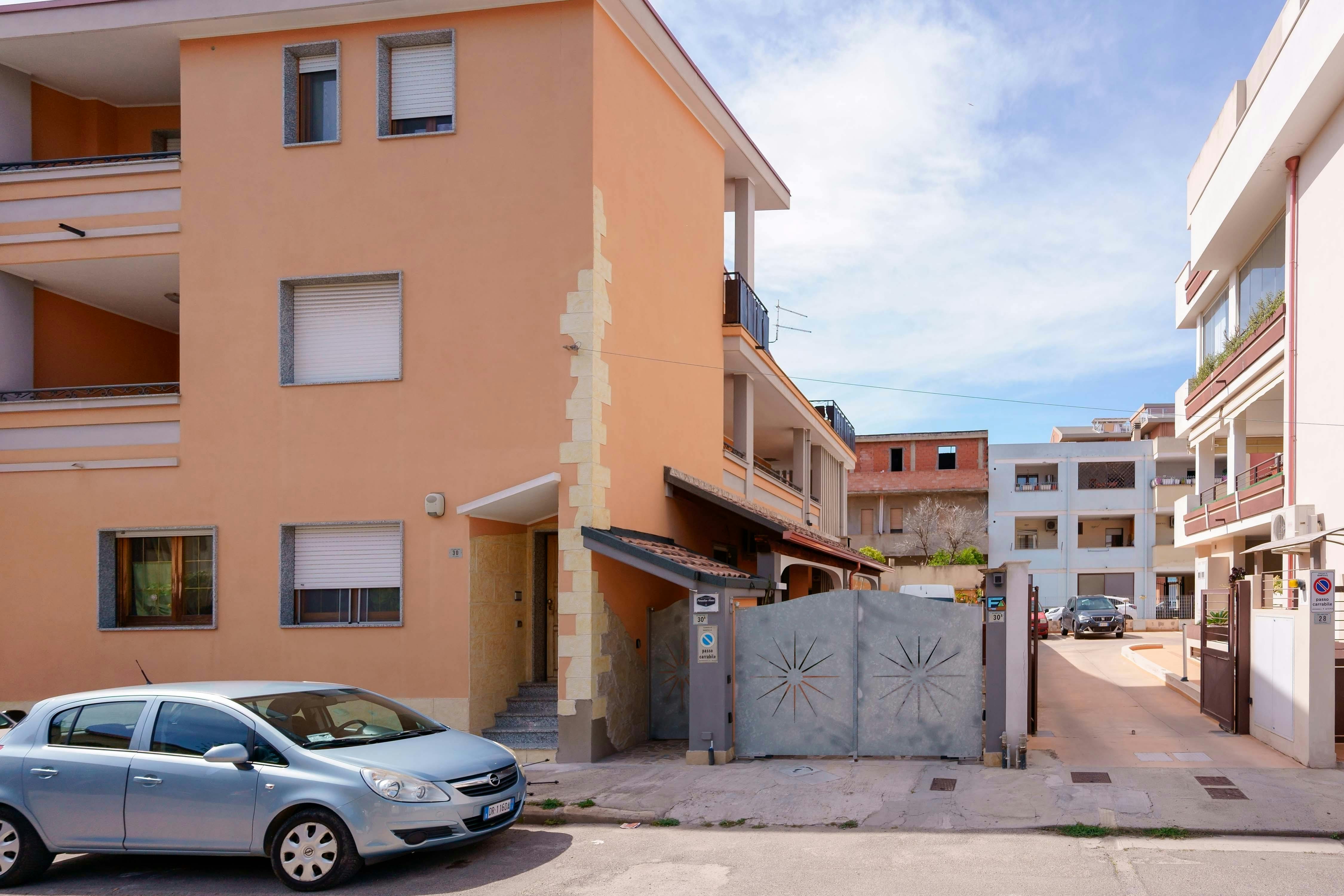 Квартира сдается в аренду за 2 200 € в месяц в Quartu Sant'Elena, Via R. Strauss