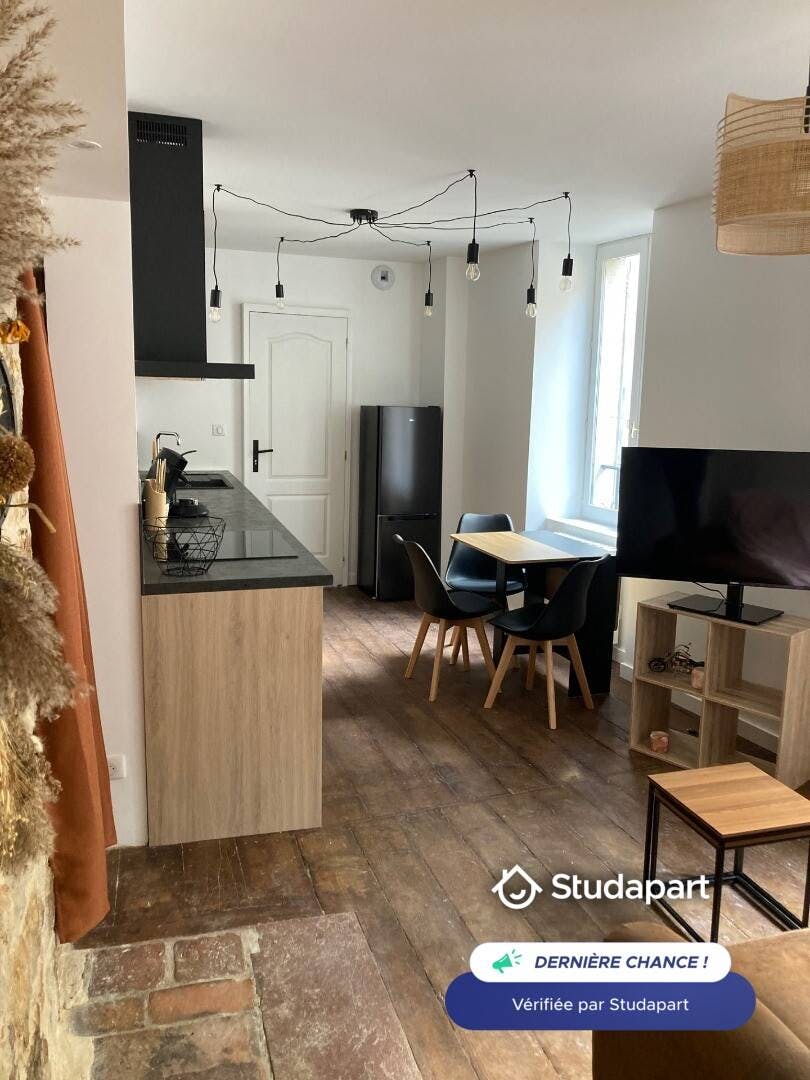 House for rent on Rue du Châtelet, Saint-Amour