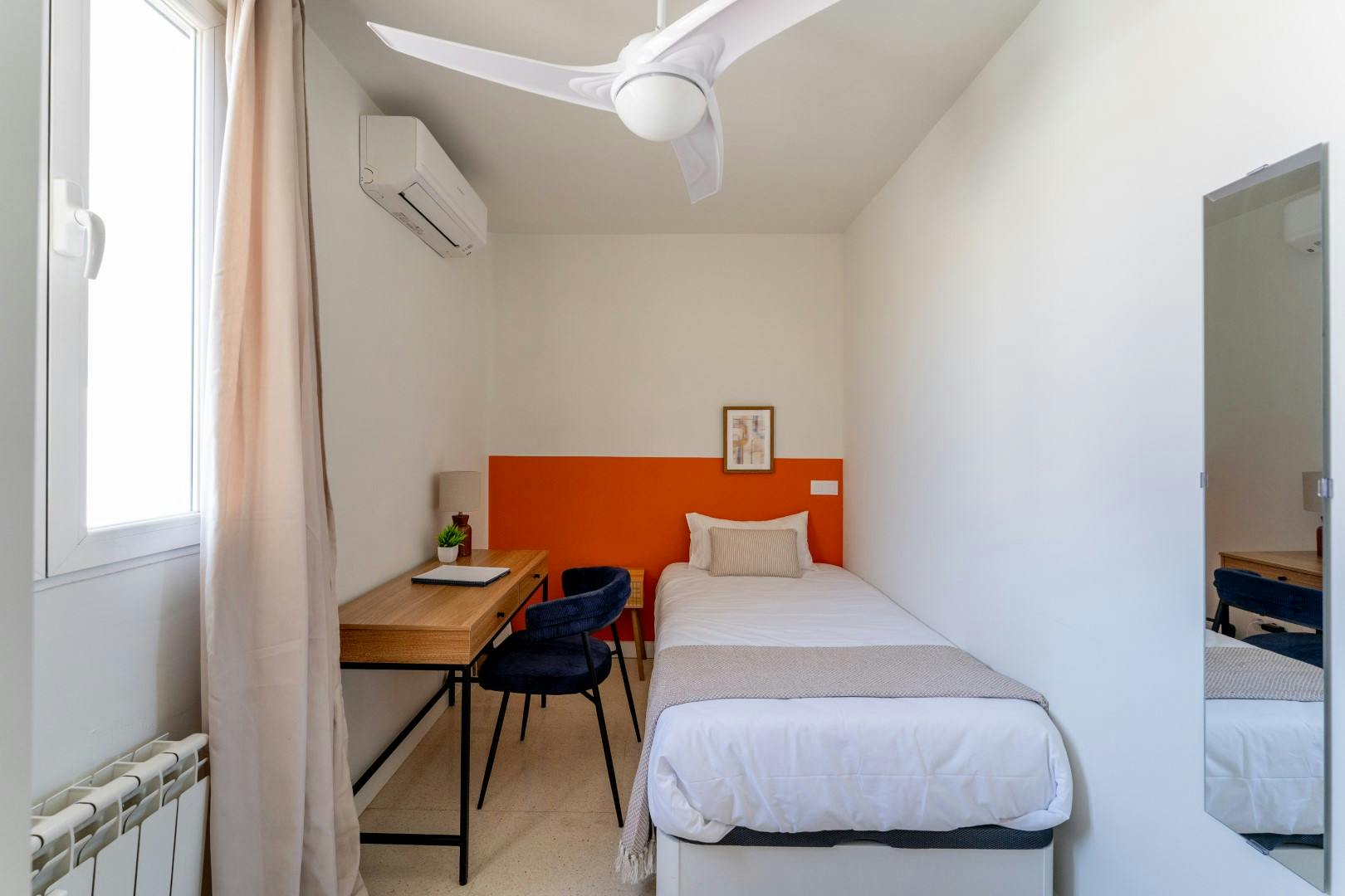 Private room for rent for €850 per month in Madrid, Calle de Fuencarral