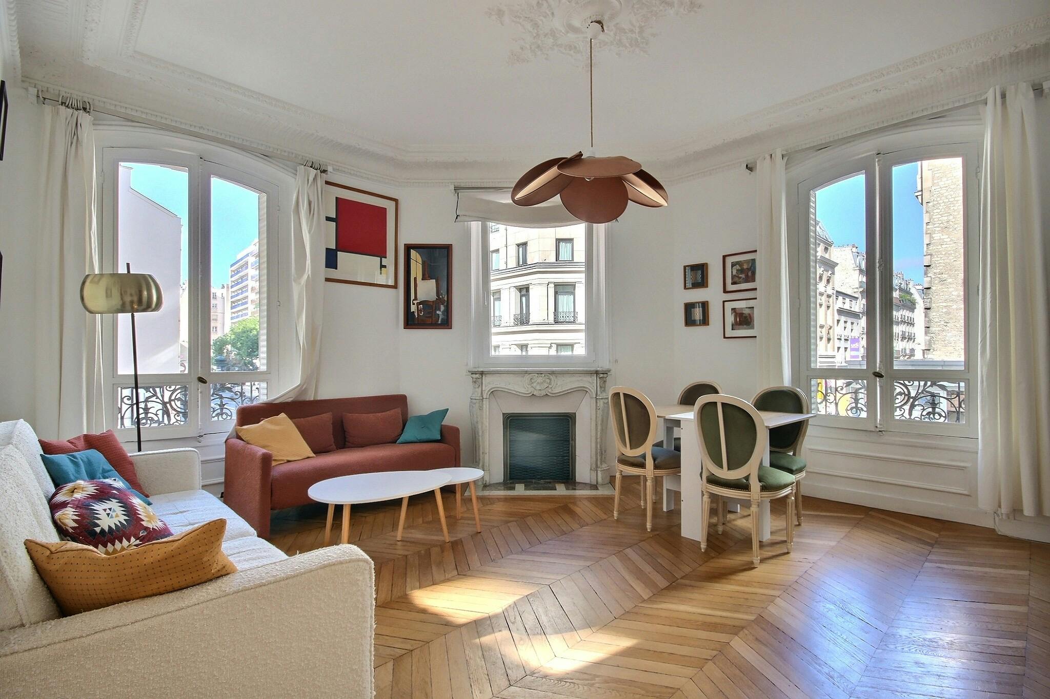 Apartment for rent for €2,808 per month in Paris, Rue de Vaugirard