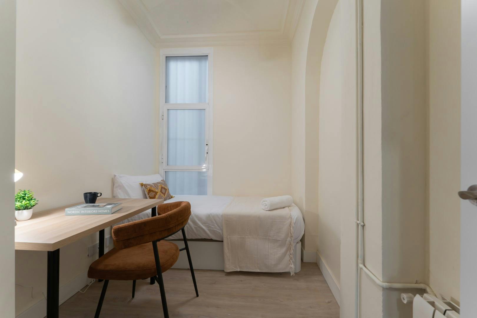 Private room for rent for €900 per month in Madrid, Calle Mayor