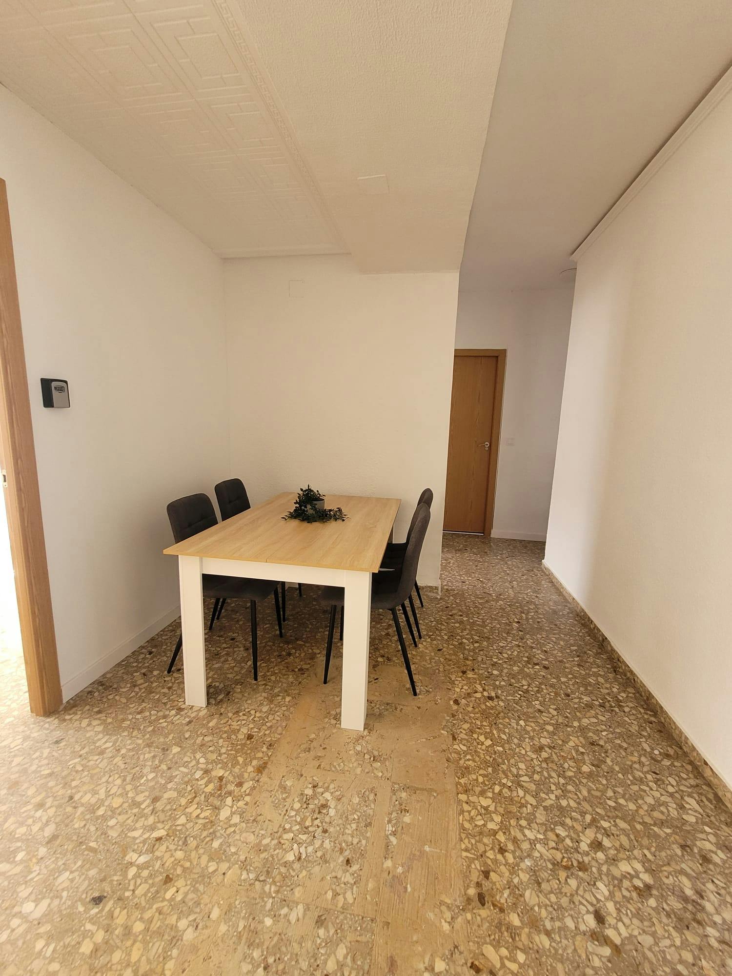 Single room Picanya, 1 bed, 10m² — photo 3