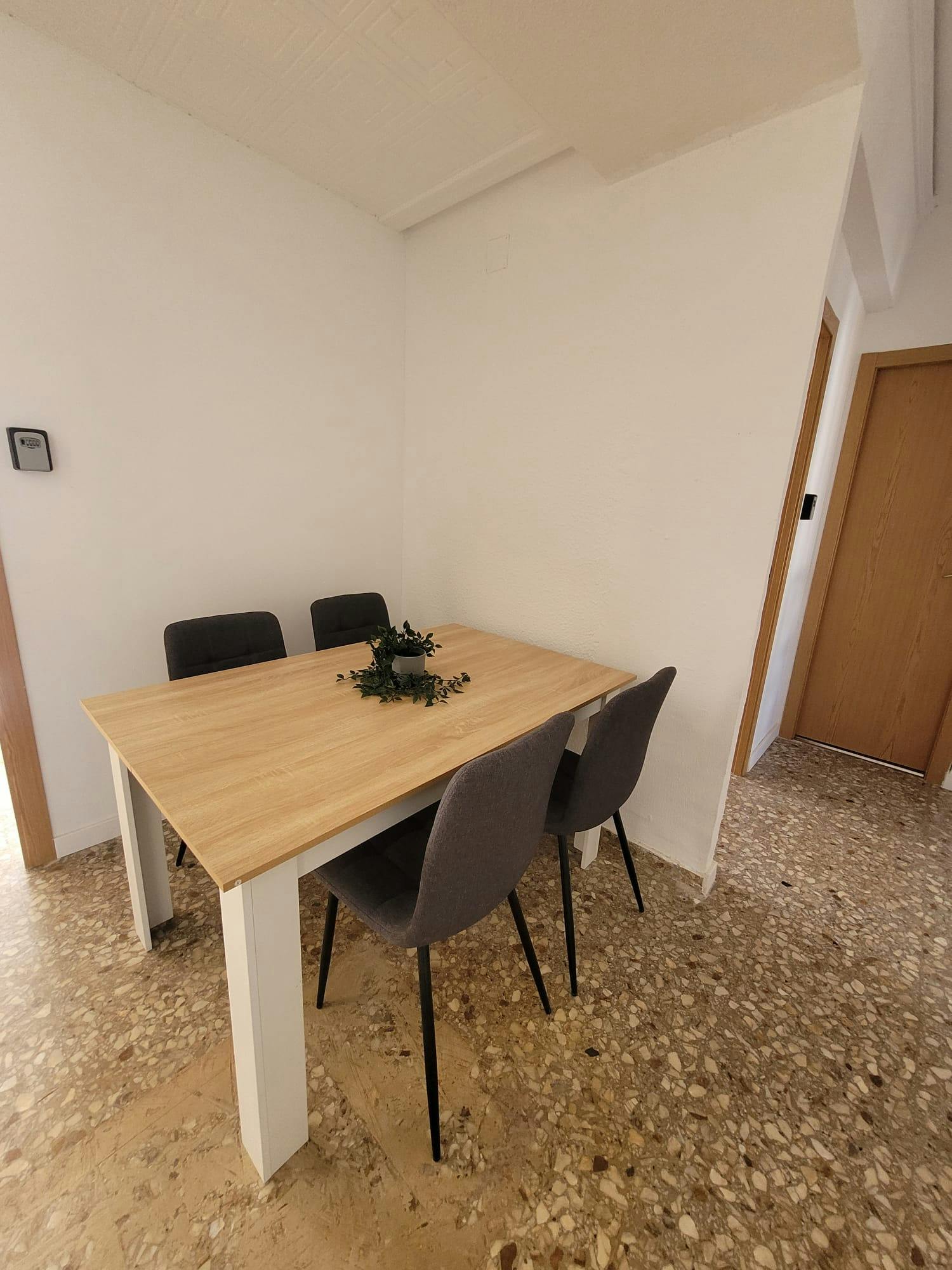 Single room Picanya, 1 bed, 10m² — photo 5