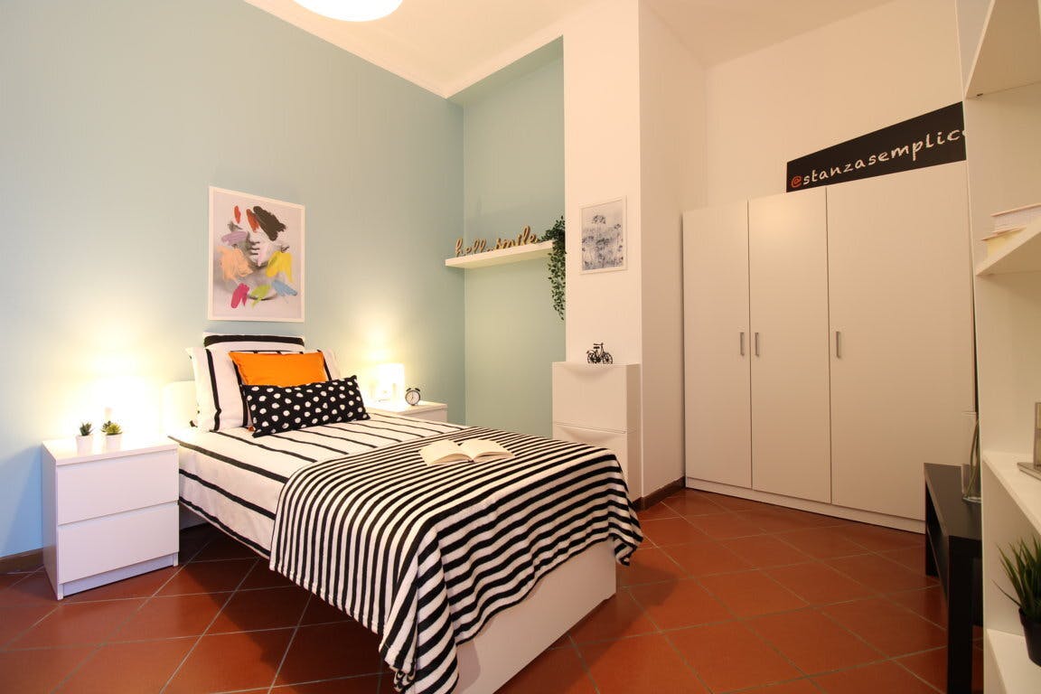 Single room Trieste, 1 bed, 15m² — photo 1