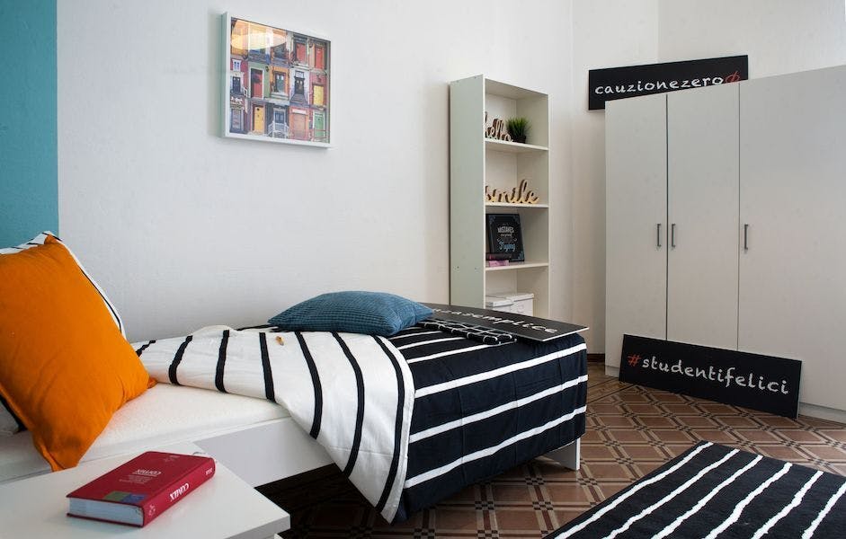 Private room for rent for €450 per month in Brescia, Via Lattanzio Gambara