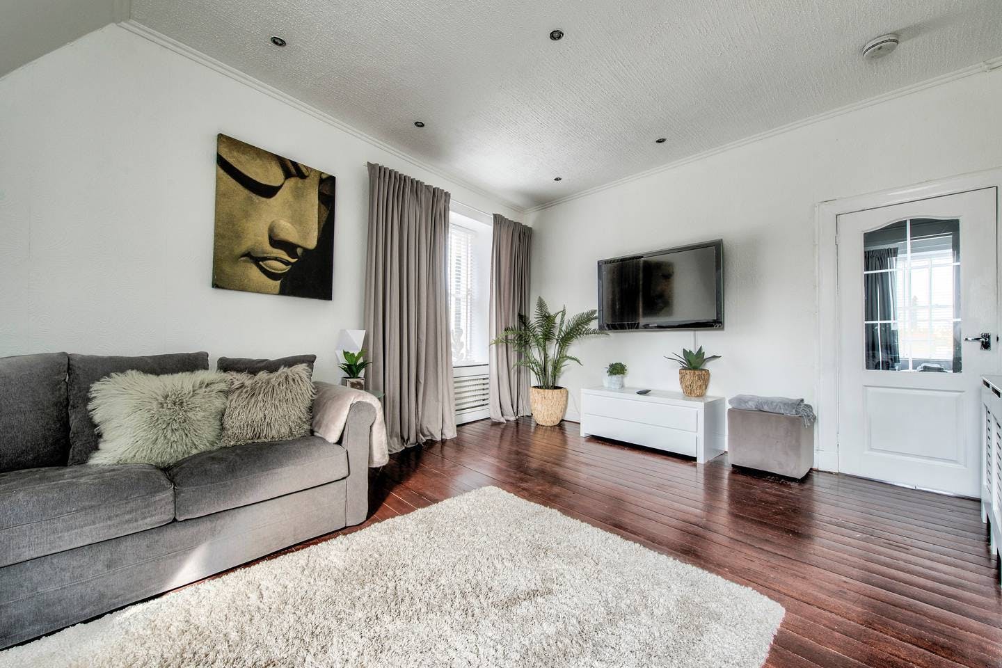 Apartment for rent for £99,999 per month in Edinburgh, High Street