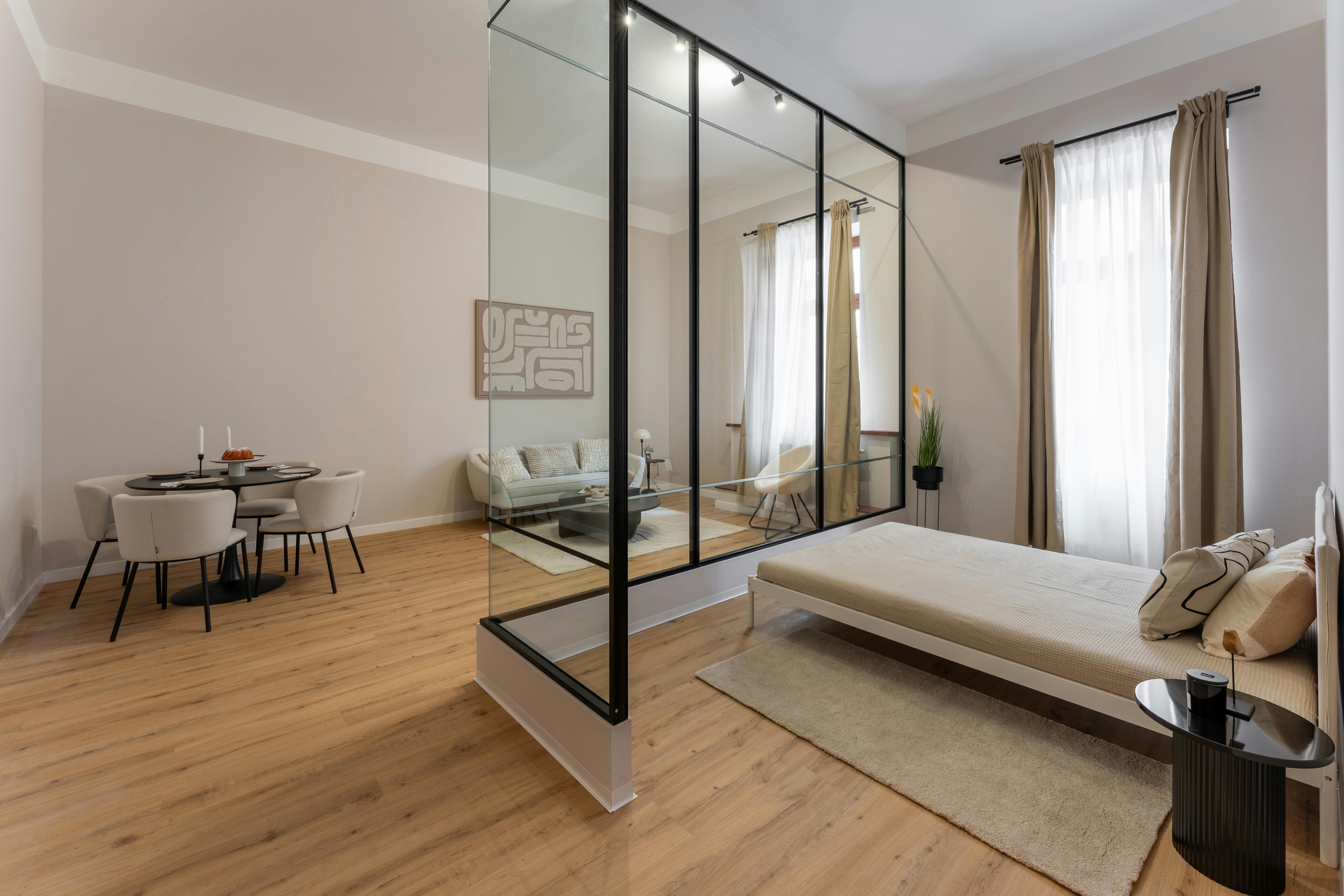 Holló utca, Budapest preview