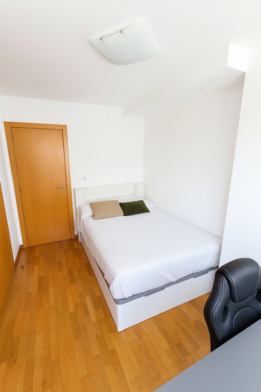 Private room for rent for €1,000 per month in Culleredo, Avenida Fonteculler