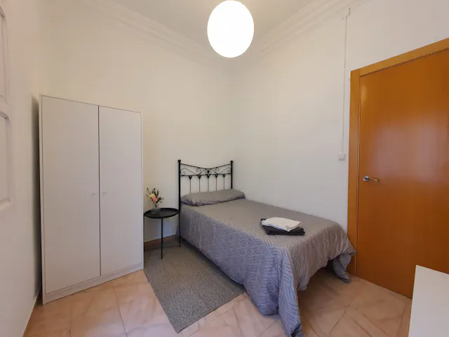 Private room in Carrer de Balmes, Valencia (1660318) room image 2