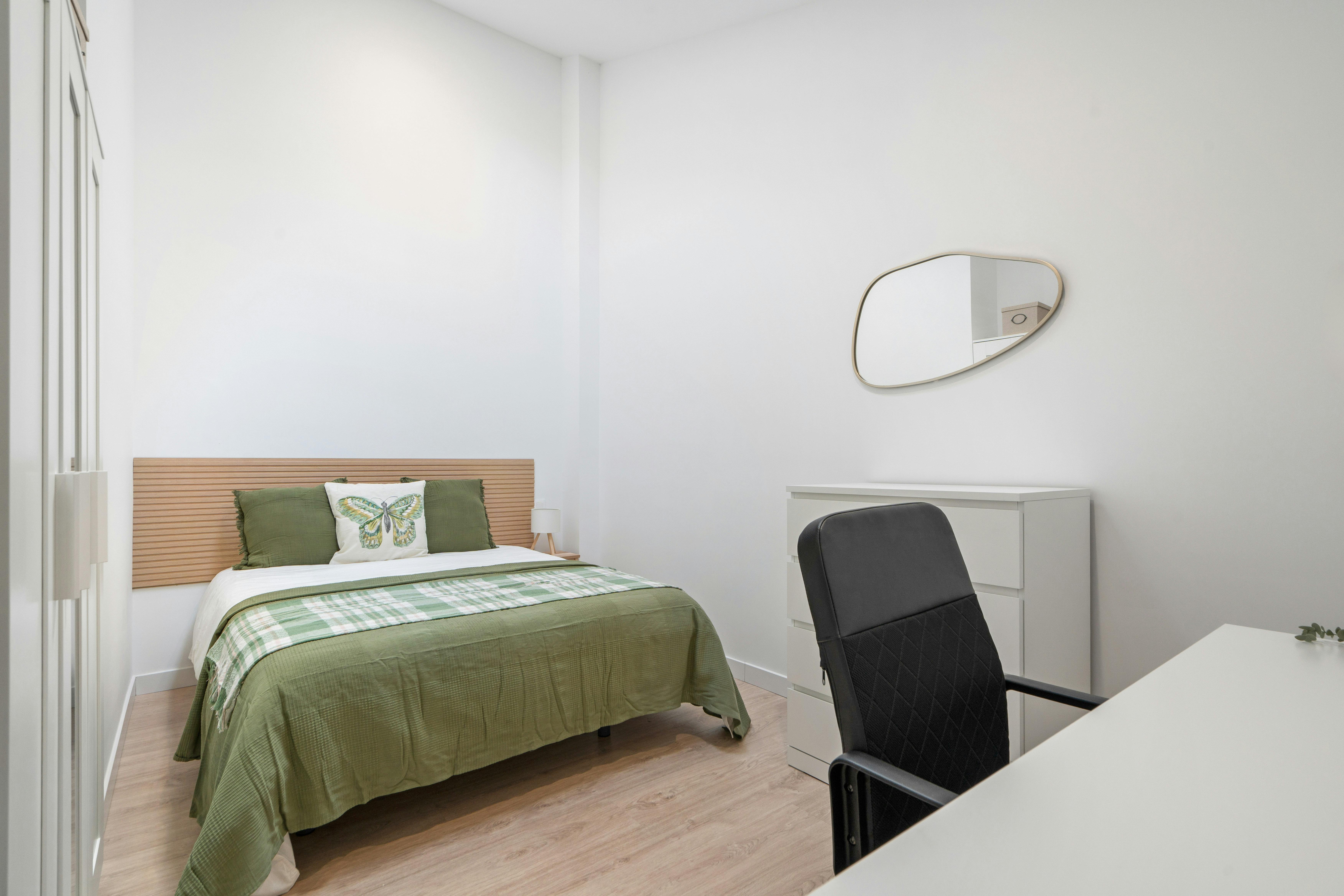 Chambre partagée à louer pour 700 €/mois à Madrid, Paseo de la Dirección