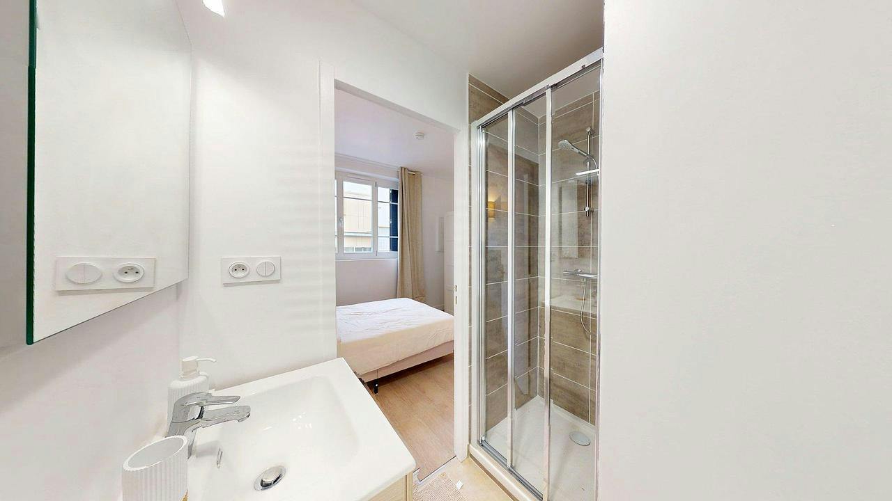 Private room for rent on Route de Genas, Lyon - Plus