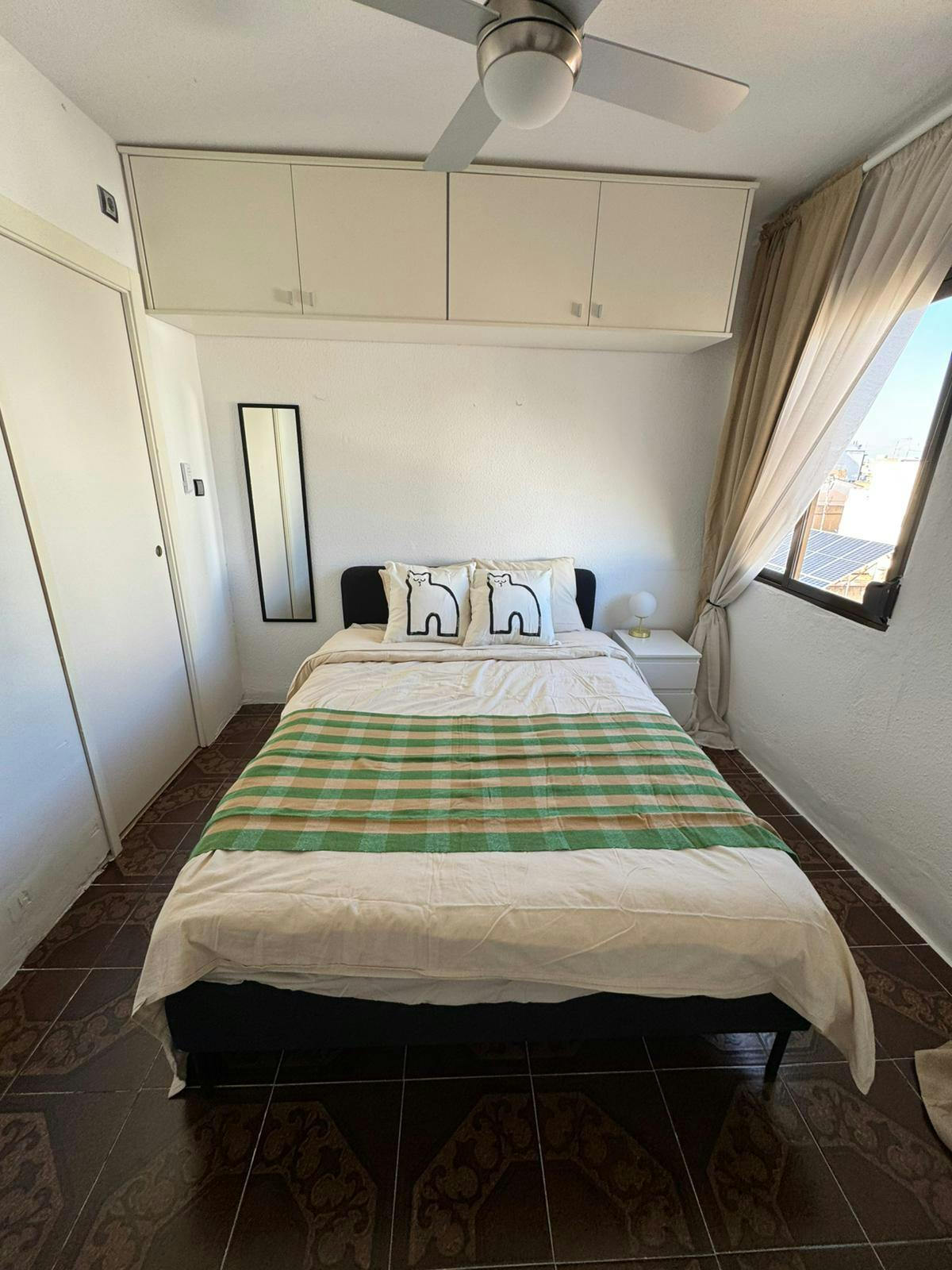 Отдельная комната сдается в аренду за 300 € в месяц в Paiporta, Carrer Metge Peset