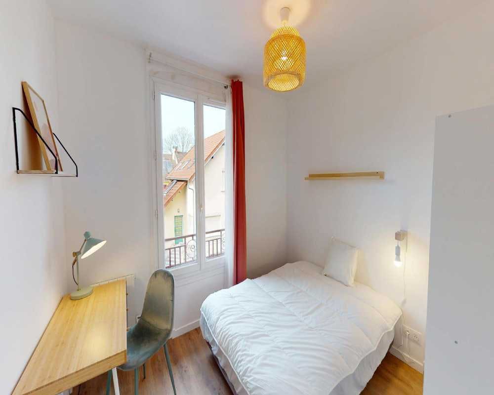 Private room for rent for €965 per month in Issy-les-Moulineaux, Rue Pierre Poli