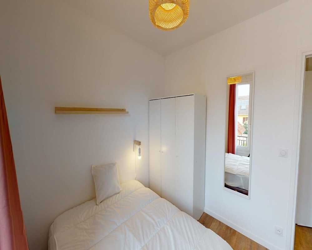 Rue Pierre Poli, Issy-les-Moulineaux preview
