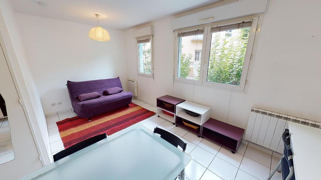 Studio te huur voor € 450 per maand in Vinay, Cours de la Libération