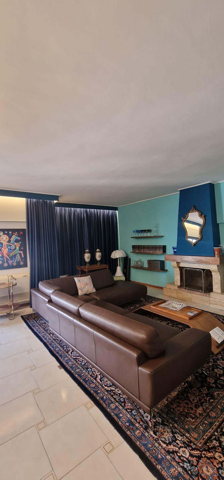 Appartement à louer pour 1 200 €/mois à Pireas, Skouloudi