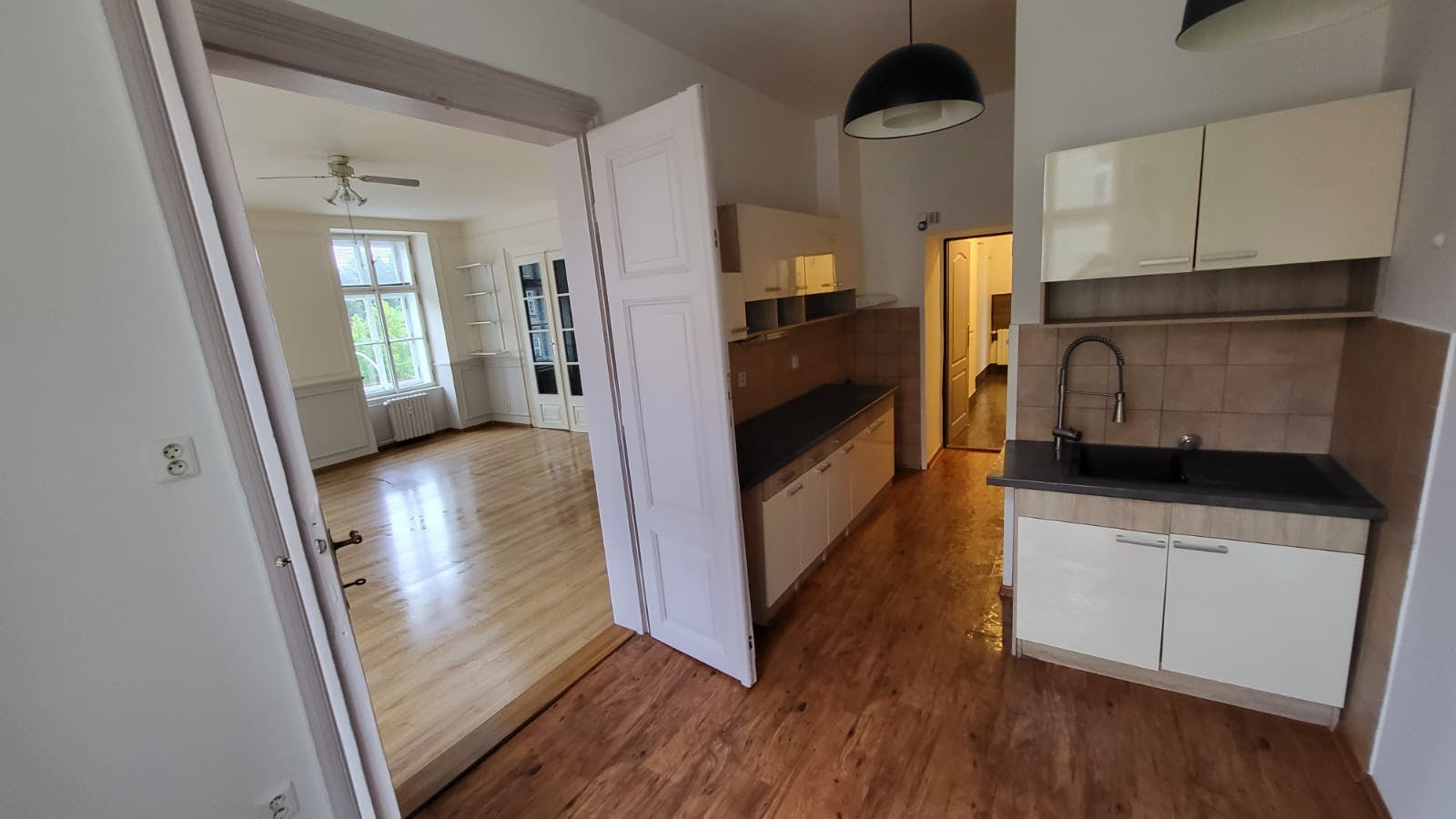 Apartment for rent for €1,625 per month in Hlavní město Praha, Karlínské náměstí