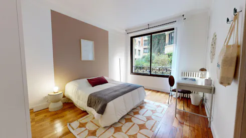 Private room for rent on Avenue Montaigne, Paris